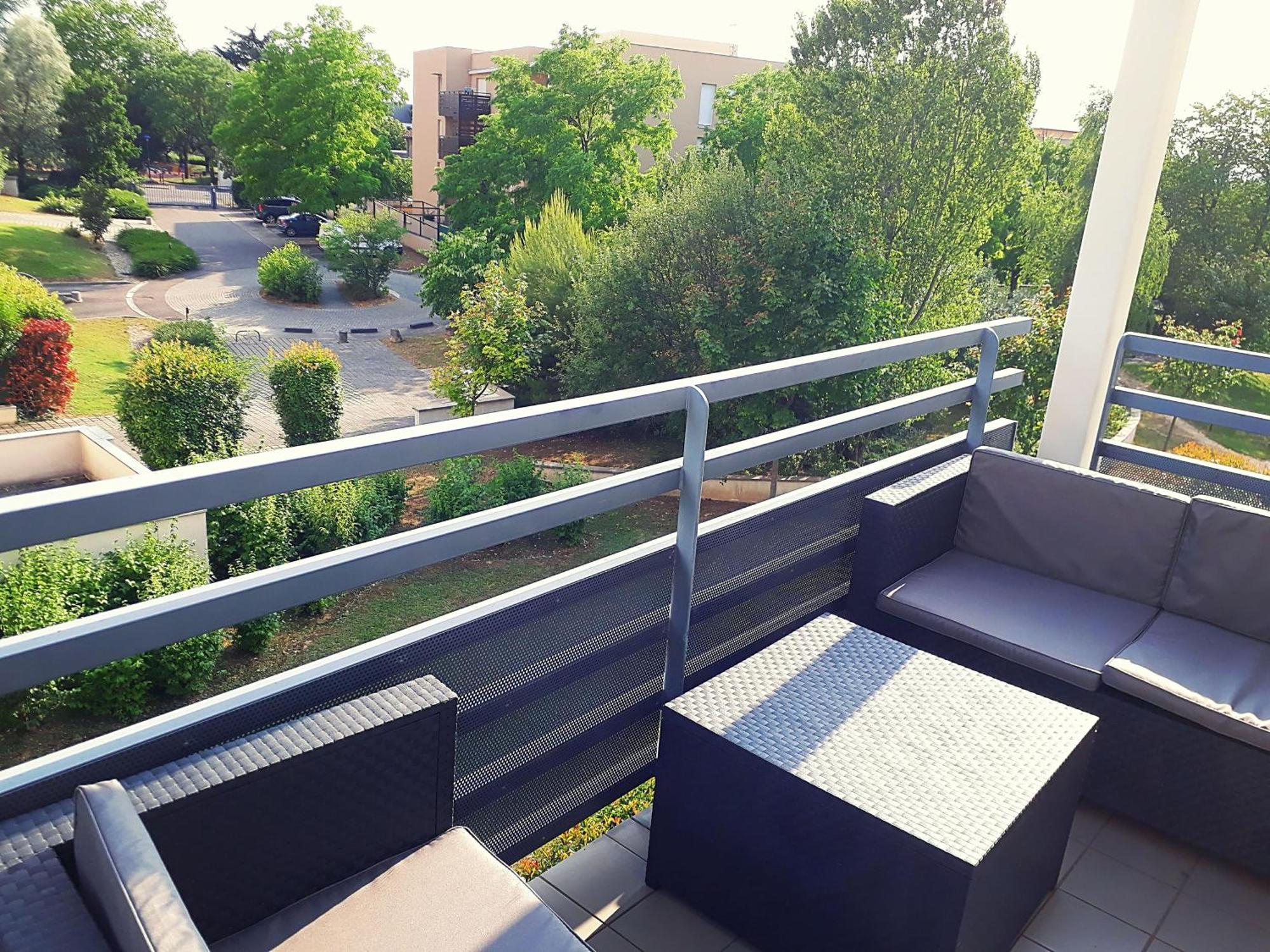Cosy Appart - Balcon, Parking, Spacieux T2 - Proche Eurexpo Stade Saint-Priest  Dış mekan fotoğraf