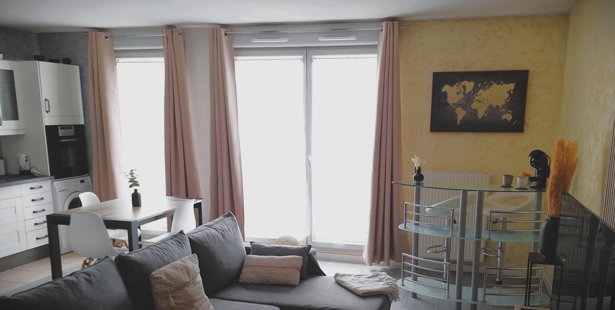 Cosy Appart - Balcon, Parking, Spacieux T2 - Proche Eurexpo Stade Saint-Priest  Dış mekan fotoğraf
